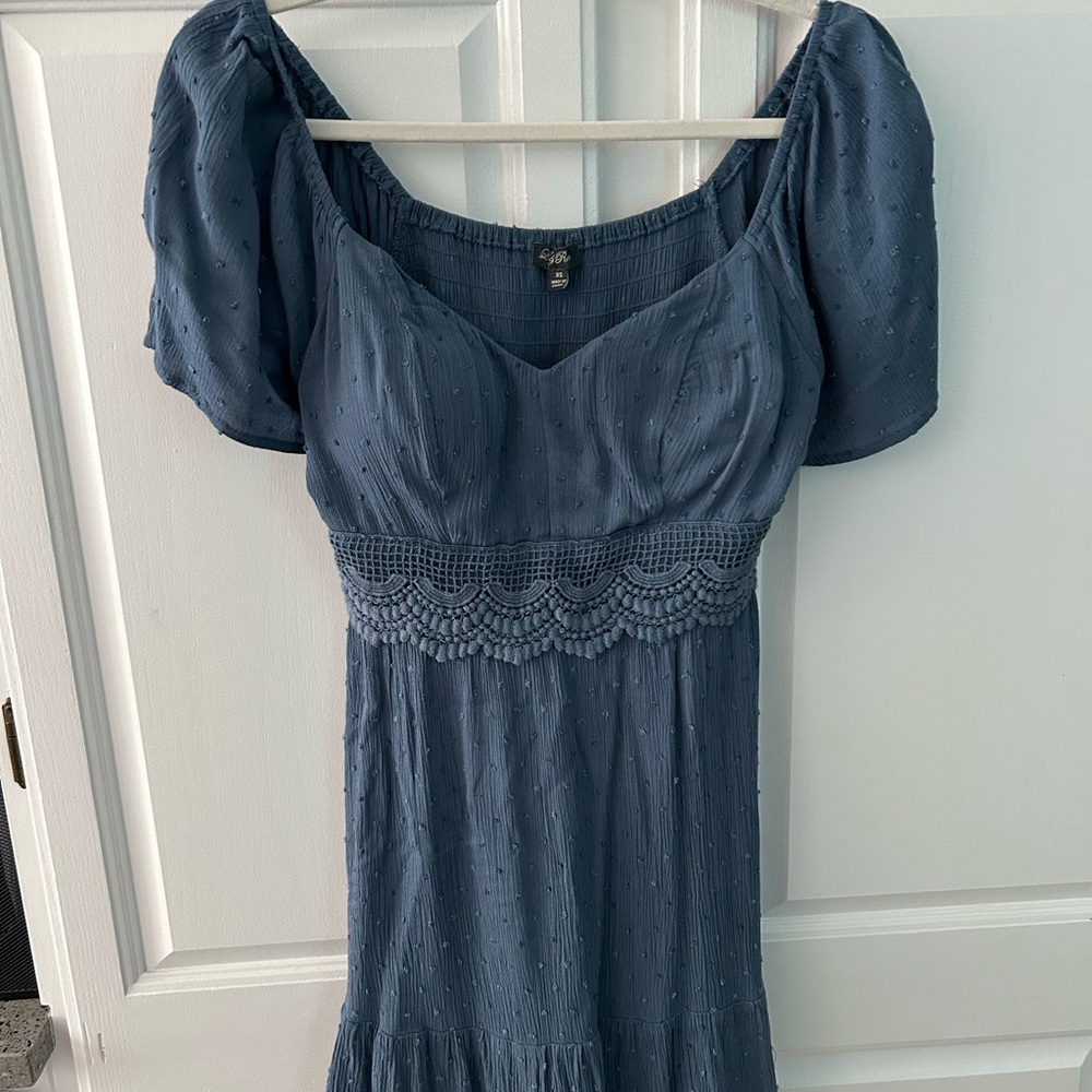 2 XS teen Dresses
Blue and pink